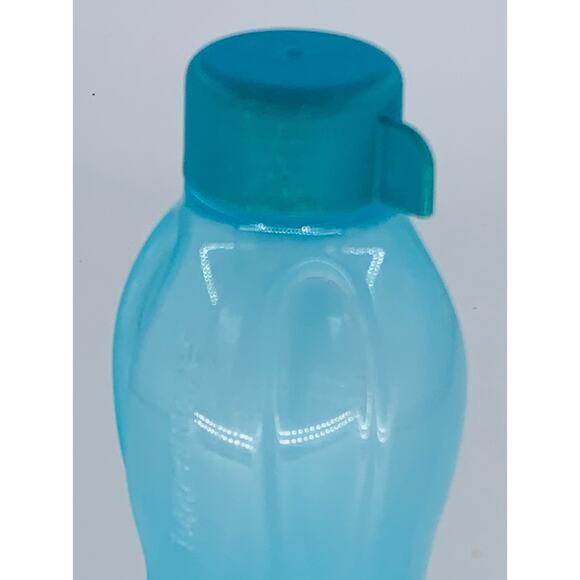 Tupperware Water Bottle 16 Oz Blue Plastic Imperfect Eco Friendly Sports Quench - Picture 2 of 6